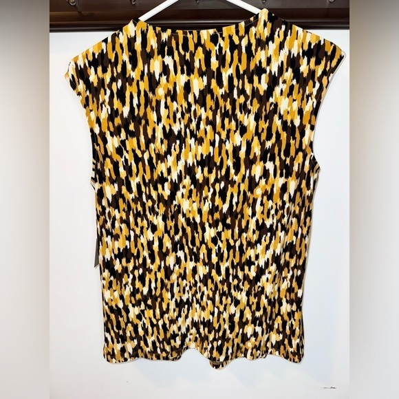 NWT Kasper Abstract Print Stretch Cap Sleeve Blouse Size Medium - Picture 3 of 6